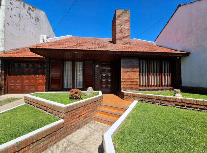 Casa · 144m² · 4 Ambientes · 2 Cocheras