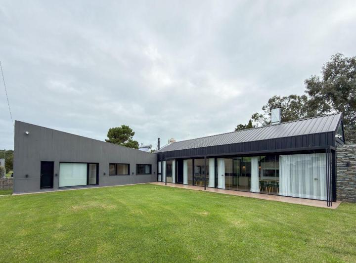 Casa · 137m² · 4 Ambientes · 1 Cochera
