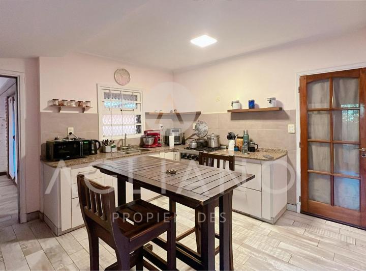 Casa · 206m² · 5 Ambientes · 1 Cochera