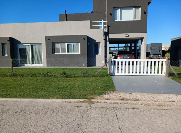 Casa · 215m² · 4 Ambientes · 1 Cochera