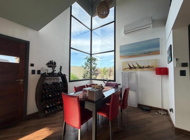 Casa · 120m² · 2 Ambientes · 3 Cocheras