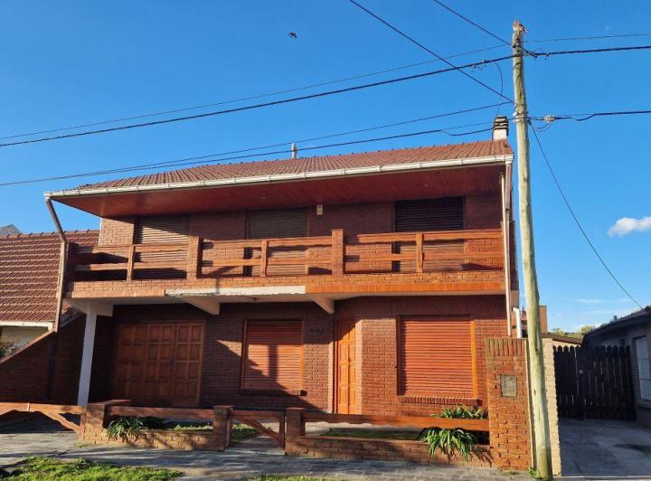 Casa · 202m² · 5 Ambientes · 1 Cochera