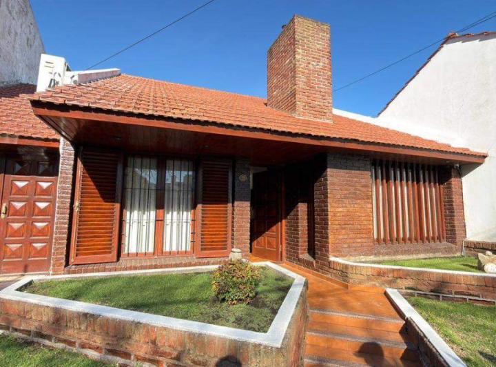 Casa · 150m² · 4 Ambientes · 1 Cochera