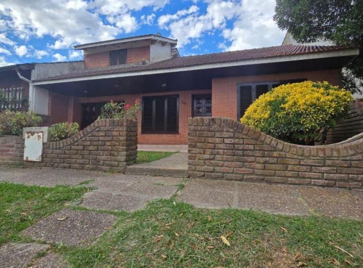 Casa · 125m² · 5 Ambientes · 2 Cocheras