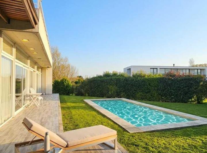 Casa · 220m² · 4 Dormitorios