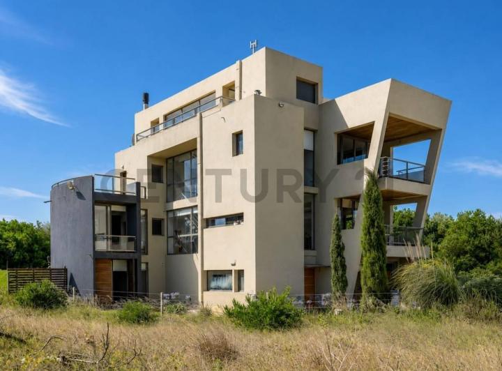Casa · 494m² · 9 Ambientes · 3 Cocheras