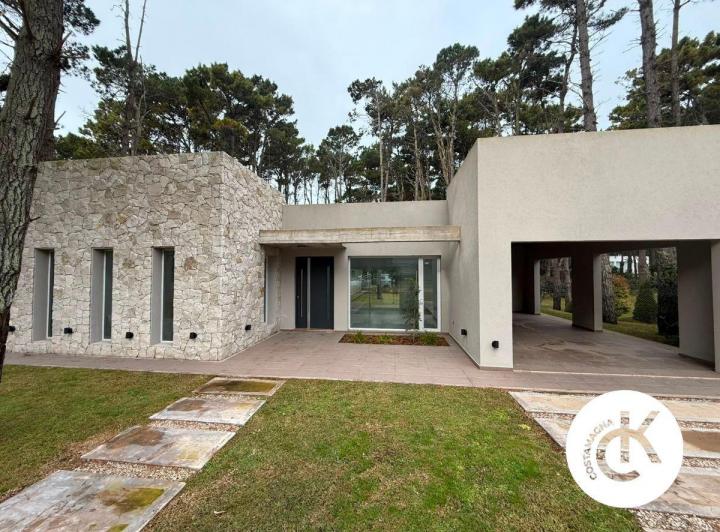 Casa · 168m² · 4 Ambientes · 1 Cochera