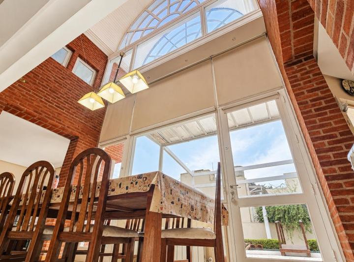 Casa · 330m² · 5 Ambientes · 7 Cocheras
