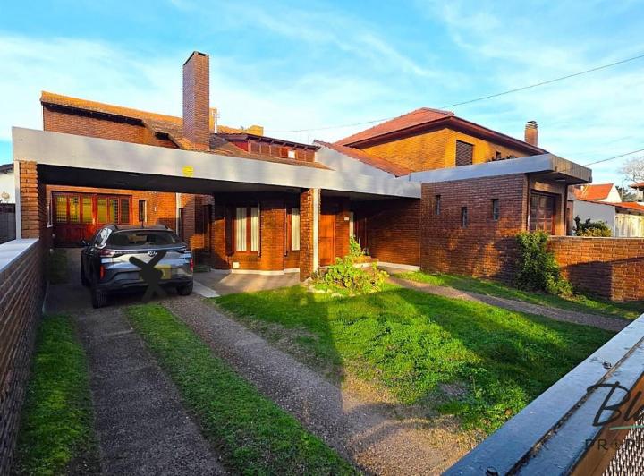 Casa · 110m² · 6 Ambientes · 1 Cochera