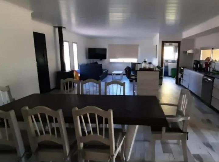 Casa · 130m² · 4 Ambientes · 2 Cocheras