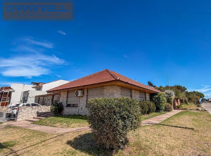 Casa · 190m² · 4 Ambientes · 1 Cochera