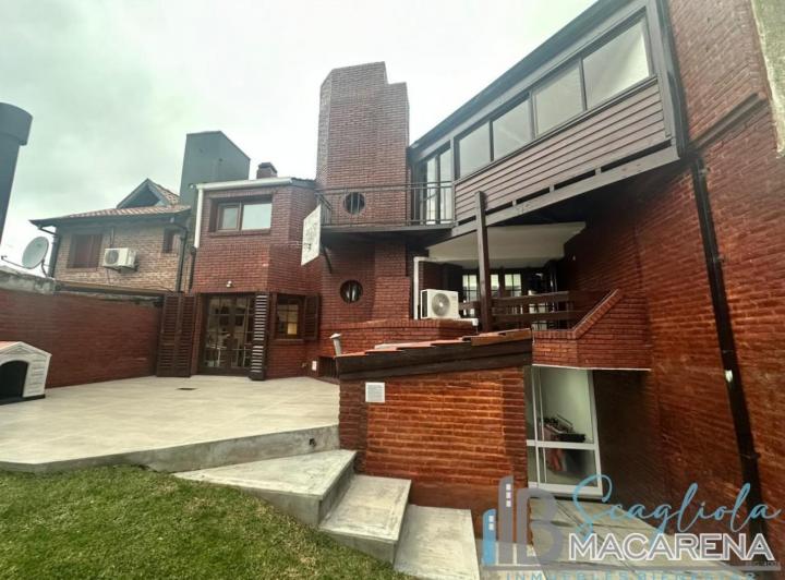 Casa · 220m² · 4 Ambientes