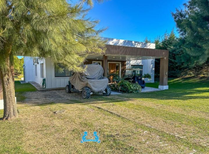 Casa · 220m² · 6 Ambientes · 1 Cochera