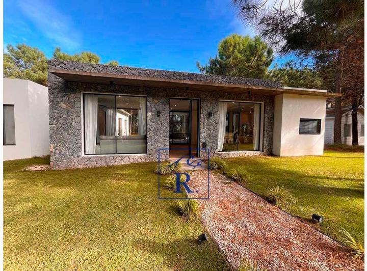 Casa · 210m² · 6 Ambientes