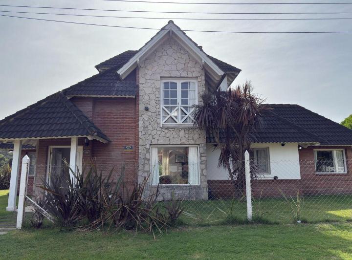 Casa · 180m² · 4 Ambientes