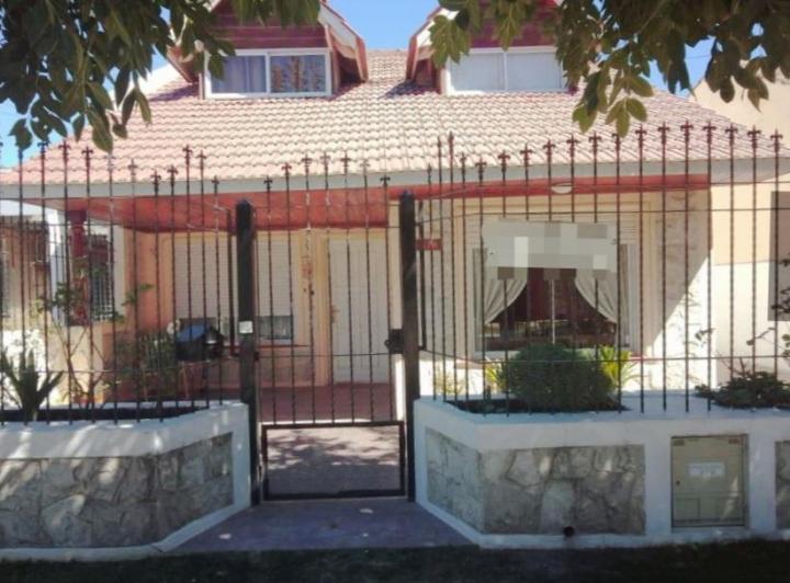 Casa · 200m² · 8 Ambientes · 1 Cochera
