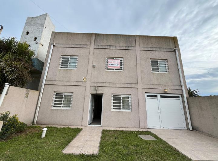 Casa · 180m² · 6 Ambientes · 1 Cochera
