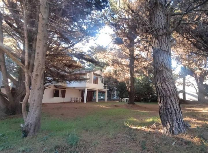 Casa · 105m² · 4 Ambientes · 2 Cocheras