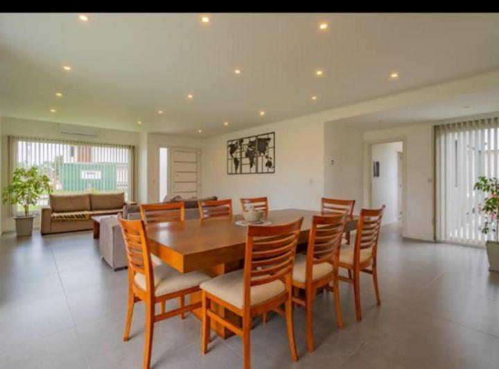 Casa · 215m² · 4 Ambientes · 1 Cochera