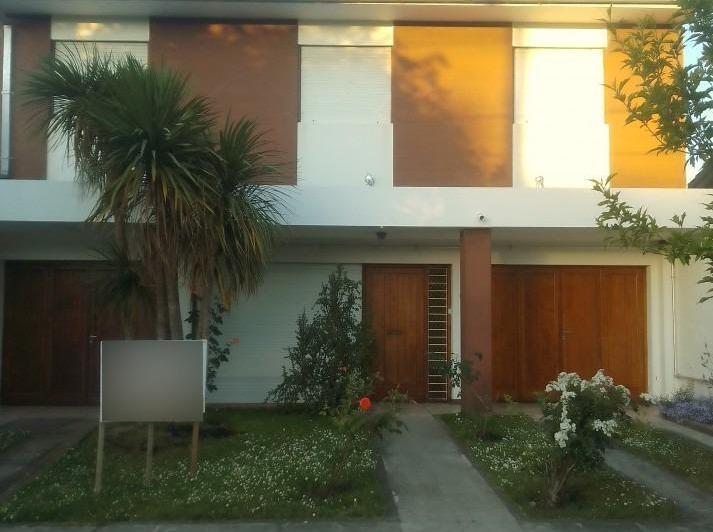 Casa · 165m² · 9 Ambientes · 1 Cochera