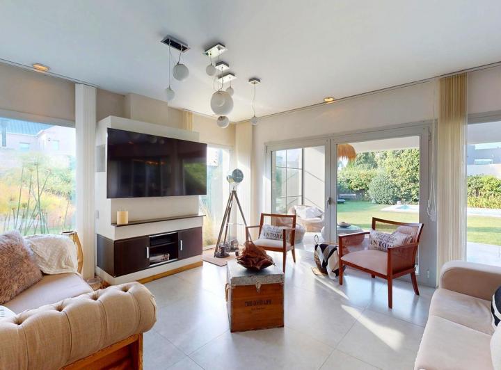 Casa · 661m² · 5 Ambientes · 3 Cocheras
