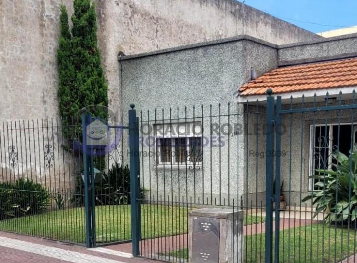 Casa · 240m² · 3 Ambientes · 1 Cochera