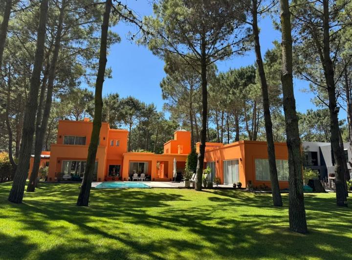 Casa · 473m² · 6 Ambientes · 1 Cochera