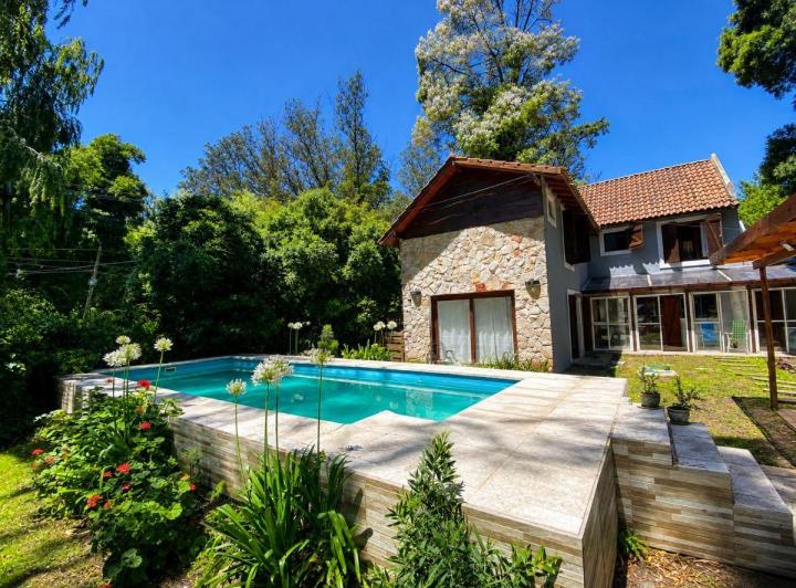 Casa · 297m² · 4 Ambientes · 1 Cochera