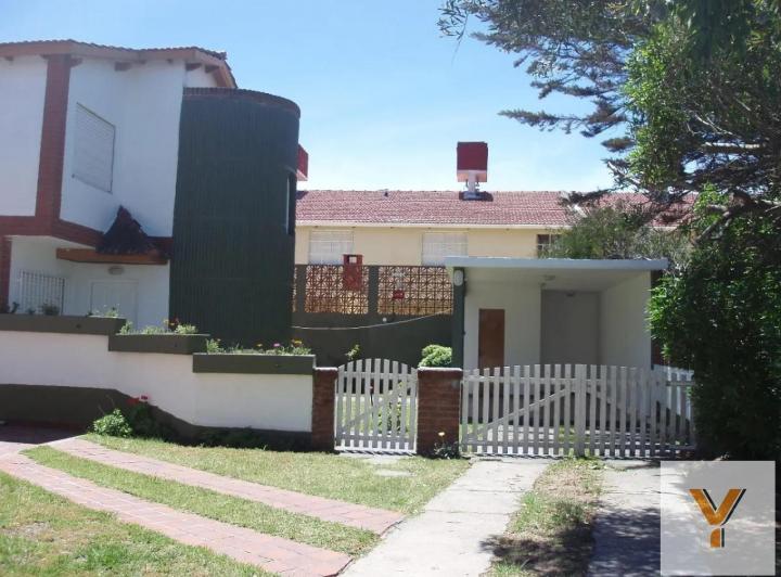 Casa · 85m² · 4 Ambientes · 2 Cocheras