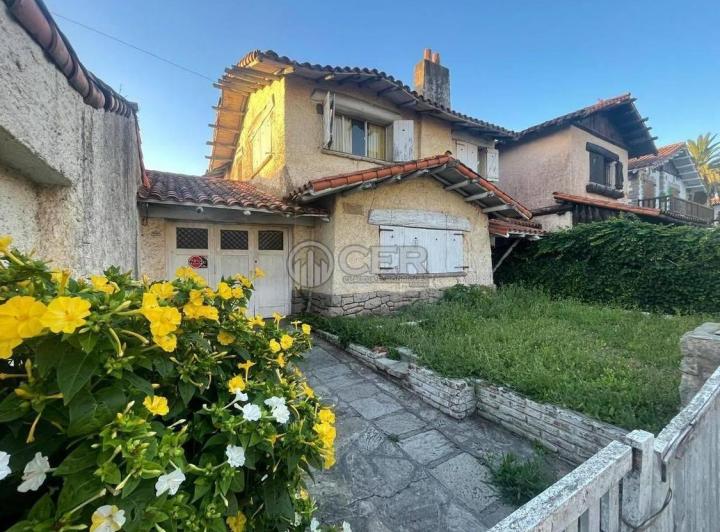 Casa · 187ha · 5 Ambientes · 1 Cochera