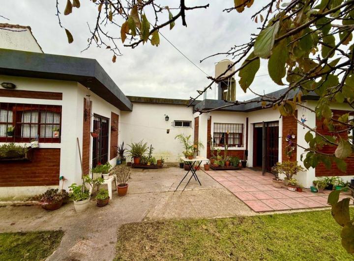 Casa · 142m² · 4 Ambientes · 2 Cocheras
