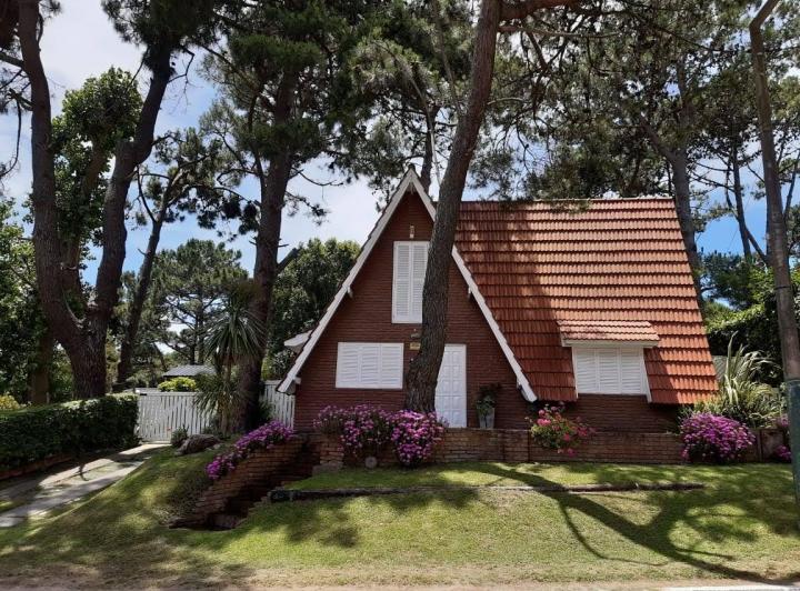 Casa · 100m² · 4 Ambientes · 1 Cochera