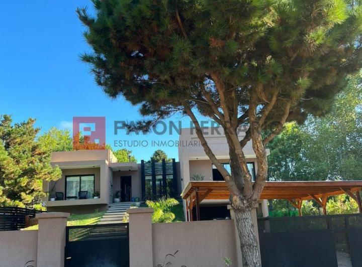 Casa · 125m² · 4 Ambientes · 2 Cocheras