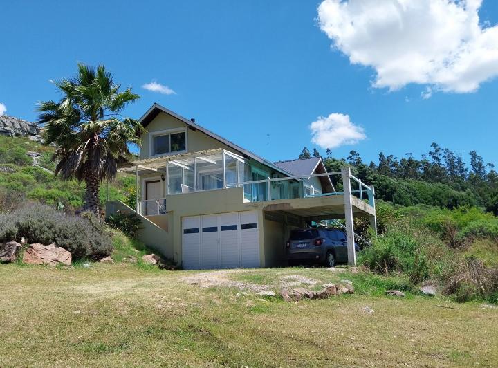 Casa · 250m² · 5 Ambientes · 2 Cocheras
