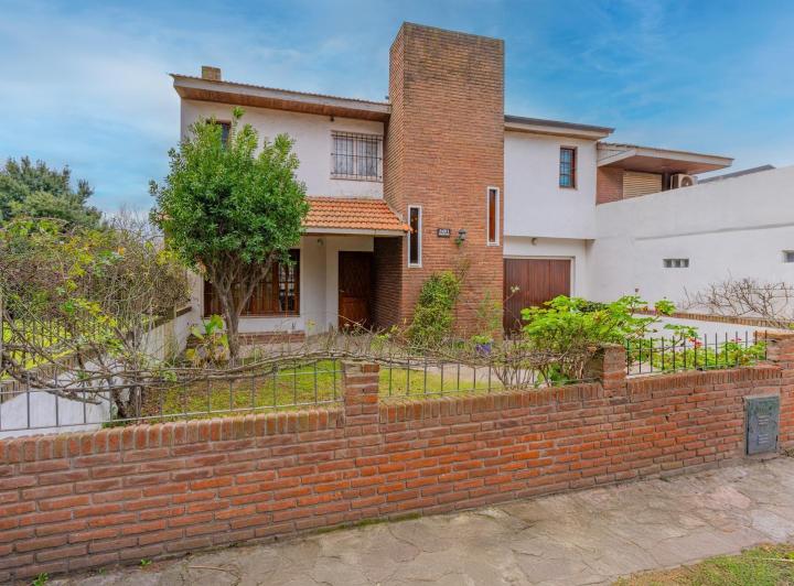 Casa · 206m² · 4 Ambientes · 1 Cochera