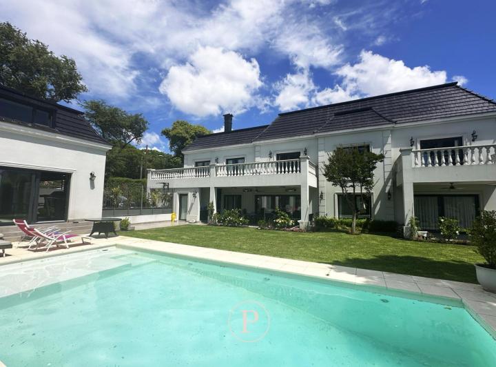Casa · 650m² · 7 Ambientes · 2 Cocheras