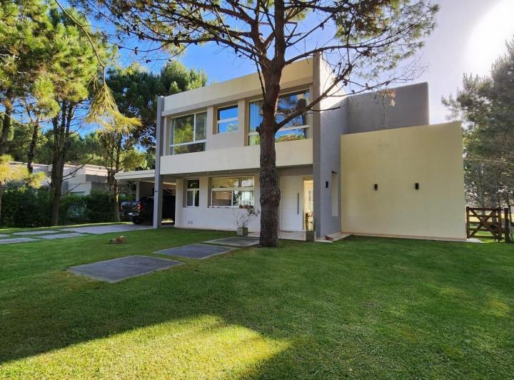 Casa · 250m² · 5 Ambientes