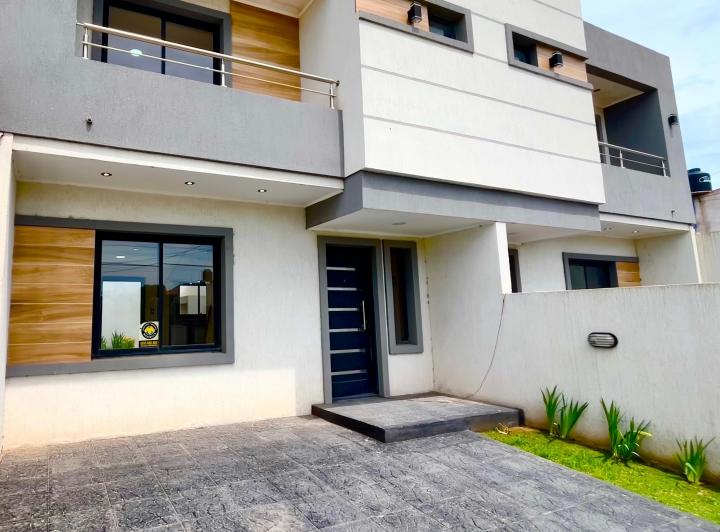 Casa · 87m² · 4 Ambientes · 1 Cochera