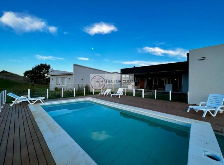 Casa · 260m² · 6 Ambientes