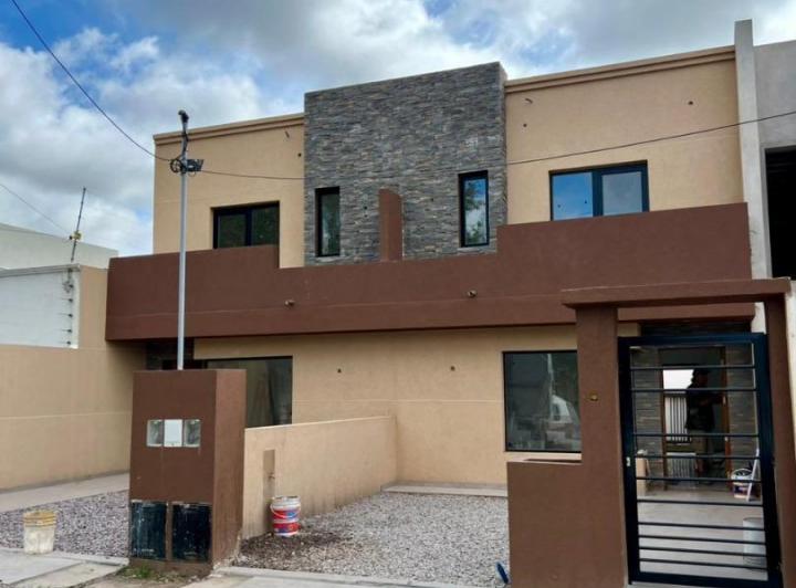 Casa · 90m² · 3 Ambientes · 2 Cocheras