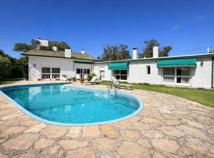 Casa · 308m² · 5 Ambientes · 8 Cocheras