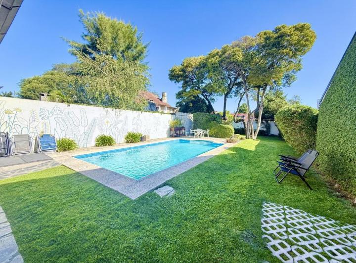 Casa · 182m² · 5 Ambientes · 2 Cocheras