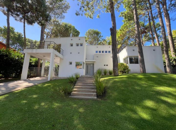 Casa · 150m² · 6 Ambientes · 1 Cochera