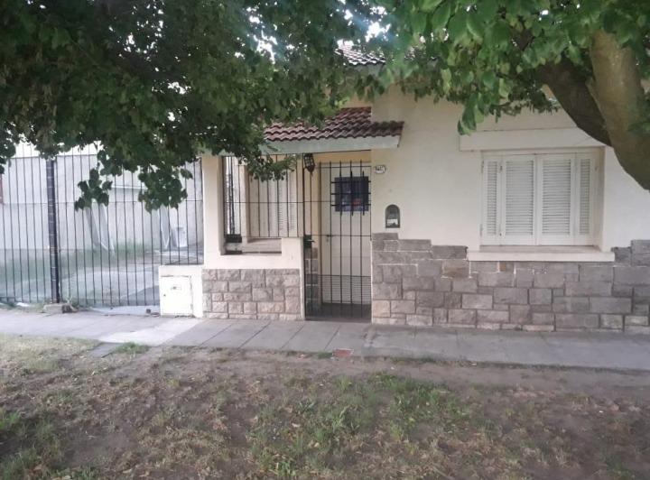 Casa · 40m² · 2 Dormitorios · 2 Cocheras