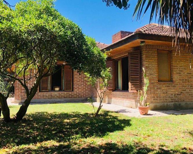 Casa · 210m² · 4 Ambientes · 1 Cochera