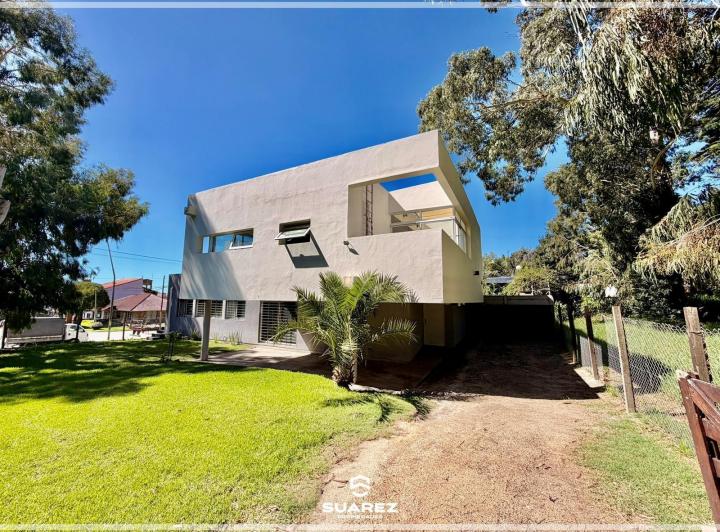 Casa · 182m² · 5 Ambientes · 1 Cochera