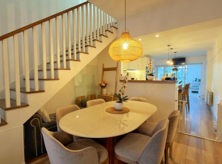Casa · 322m² · 6 Ambientes · 2 Cocheras