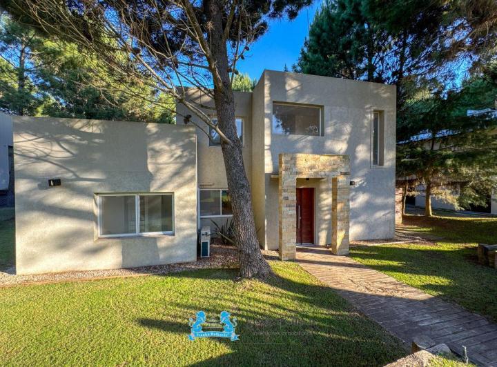 Casa · 200m² · 6 Ambientes · 1 Cochera