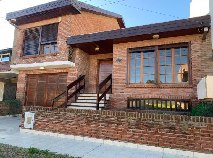 Casa · 245m² · 5 Ambientes · 3 Cocheras