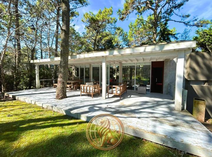 Casa · 234m² · 5 Ambientes · 1 Cochera